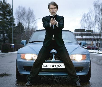 Gunnar Schäfer/James Bond med sin häftiga Bond-bil.