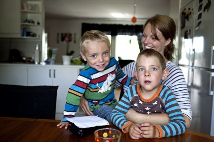Josefin med sina ögonstenar Filip och Elias.