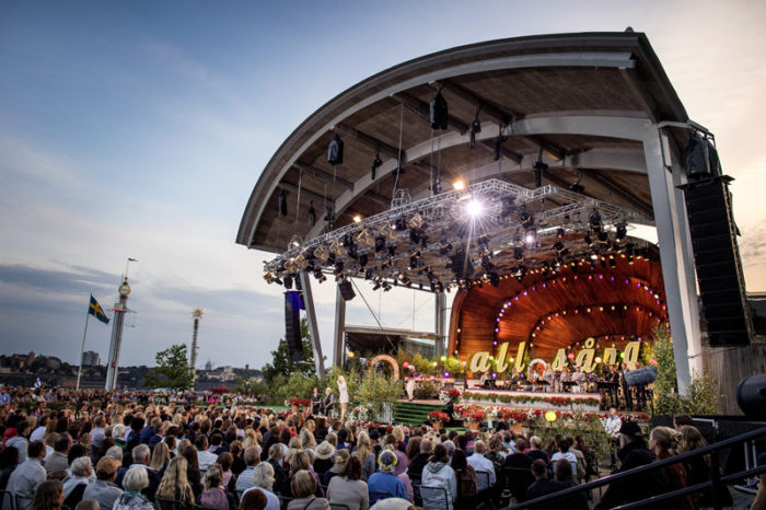 Allsång på Skansen på Sollidens scen i Stockholm en kväll i augusti 2017.