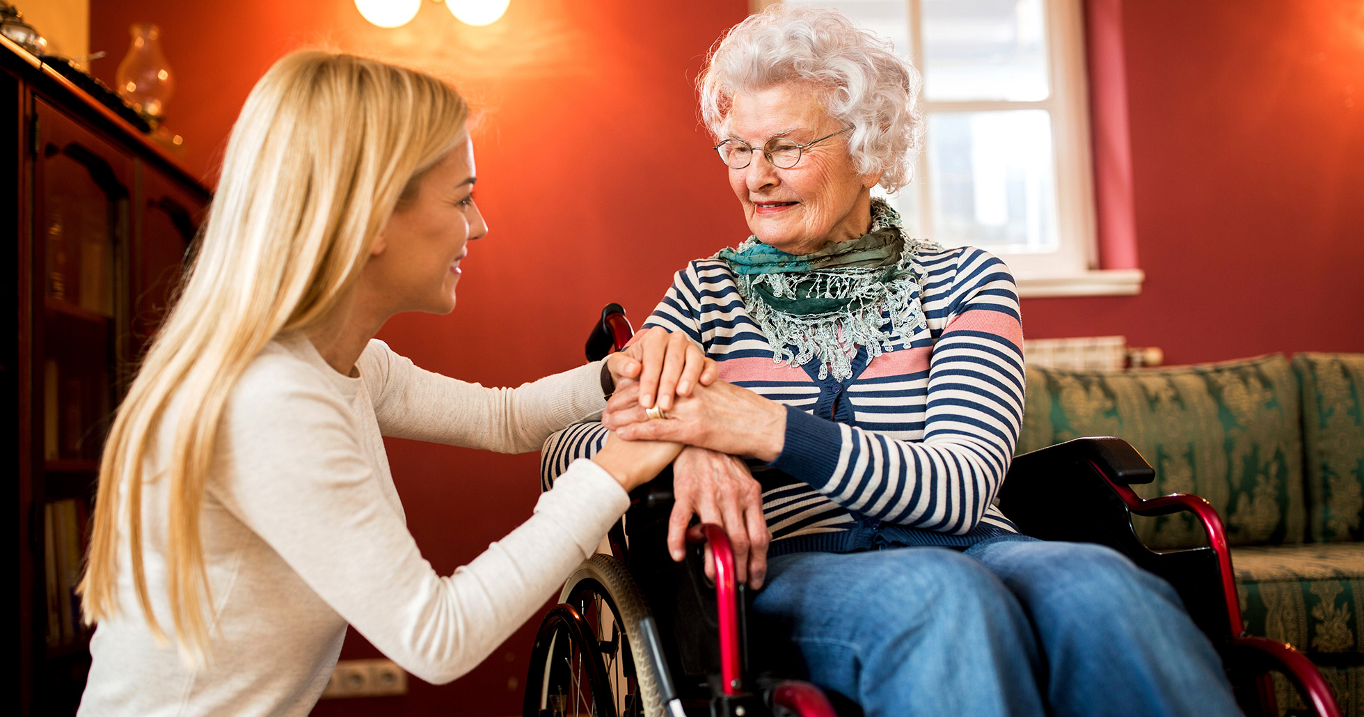 Девочка навещает свою бабушку картинки. She visit her grandmother. Девушка дарит бабушке. She visit her grandmother. Бабушка с внучкой на инвалидной коляске в апрелевке.