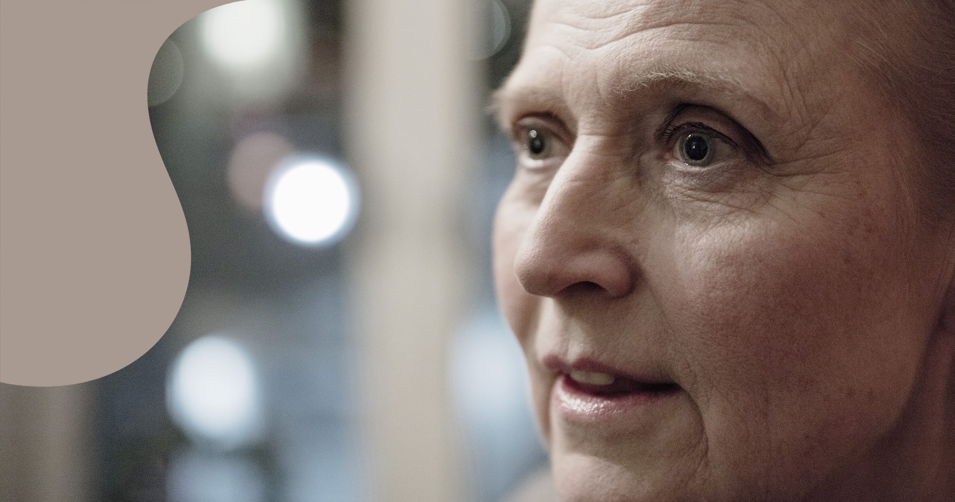 Mamma lär dotter till sex