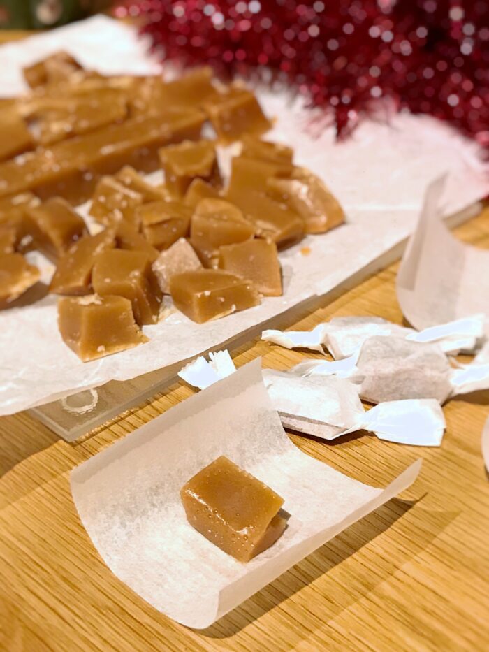 Smörkola med flingsalt