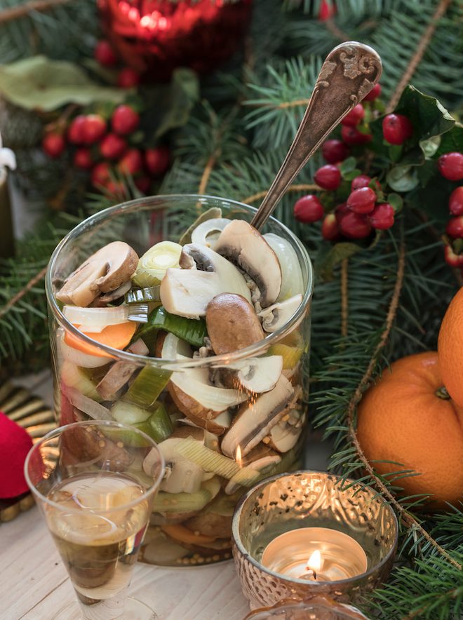 "Sill" på svamp, lök, senapskorn tillsammans i en söt/syrlig lag. Riktigt gott på julbordet!