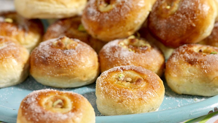 Bullar Med Vaniljkräm Och Hallon