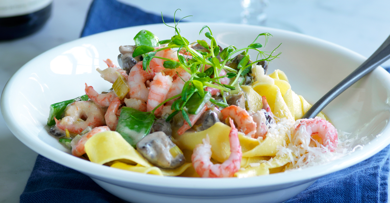 Snabblagat – lyxig pasta med räkor – recept | Allas Recept